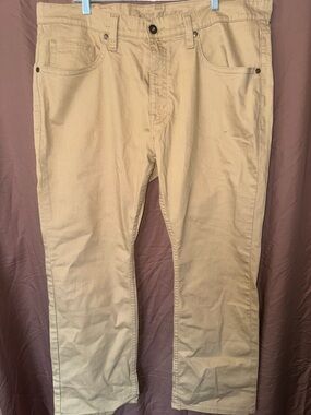 Slim Straight Men’s Jeans in Khaki